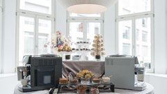 Udeleženke so med drugim spoznale Philips Café Aromis, avtomatski kavni aparat, ki omogoča pripravo več kot 50 toplih in hladnih kavnih napitkov.