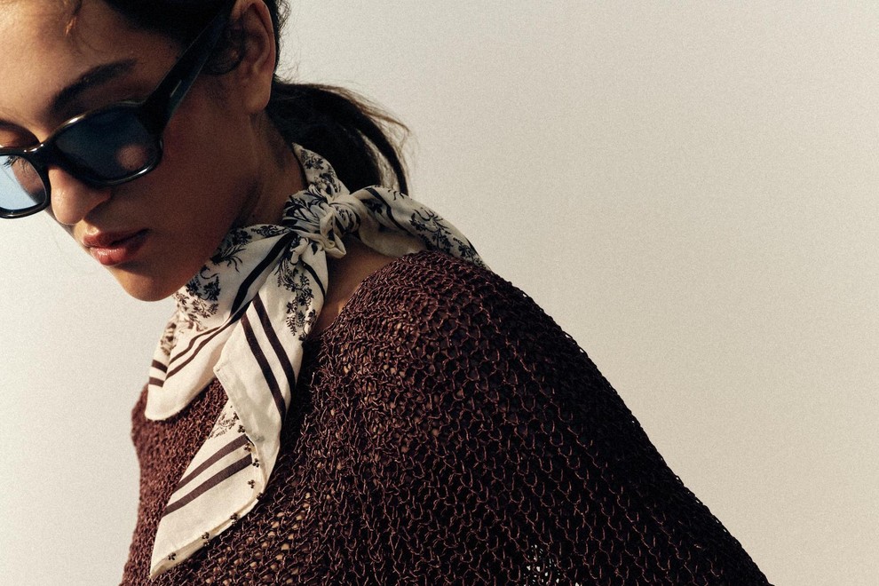 Uau, Zara ima modni dodatek naših babic, ki je čisto osvojil generacijo Z! (Poglejte, kako ga nositi to jesen)