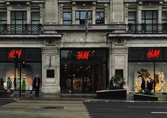 Obožujete Uggice? V H&M-u smo našli skoraj enake copate za samo 20 evrov (videti so noro udobni)