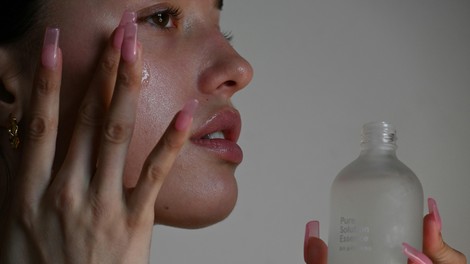 Vitamin C, retinol, azelaična kislina ... To so sestavine, ki jih trenutno obožuje lepotni svet (in kaj v resnici naredijo za vašo kožo)