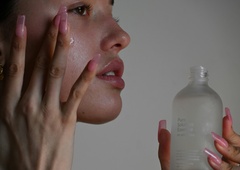 Vitamin C, retinol, azelaična kislina ... To so sestavine, ki jih trenutno obožuje lepotni svet (in kaj v resnici naredijo za vašo kožo)