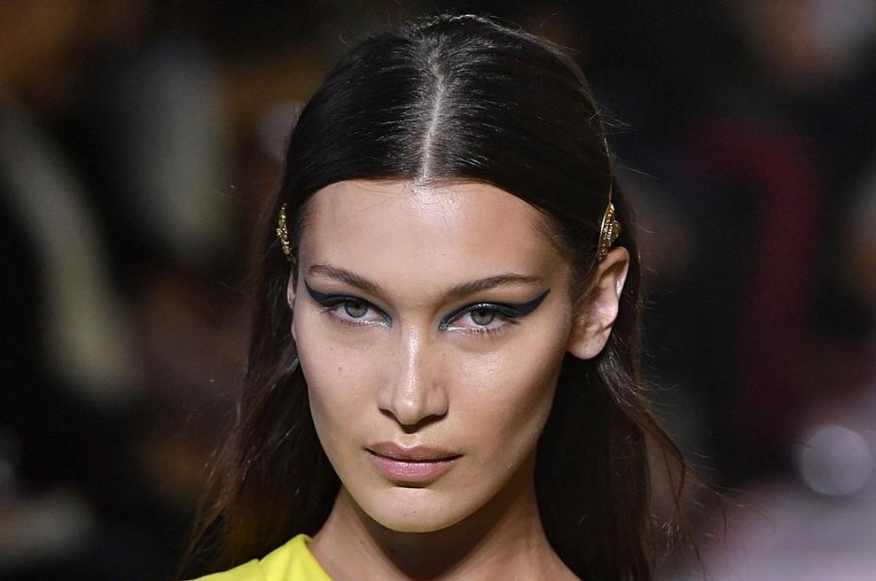 Pozabite na ponesrečen 'eyeliner'! Na Amazonu smo odkrili izdelek za manj kot 10 evrov, ki naredi popolne mačje oči (foto: PROFIMEDIA)