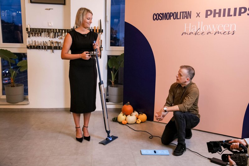 Od izrezovanja buč do inovativnega čiščenja: Philips na prav posebnem dogodku predstavil inovacijo, ki bo olajšala eno najmanj priljubljenih gospodinjskih opravil