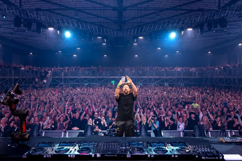 Veličastno praznovanje abrahama: DJ Umek v Ljubljani pripravil spektakel, kakršnega ne bo nikoli in nikjer več