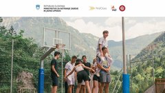 Organizatorji Poletne šole Pot do Uspeha so mladi med 18 in 30 let, ki so združeni z namenom ustvarjati nove priložnosti za mlade, ki bodo stopili na svoje poti do osebnega in kariernega uspeha z vsemi znanji, za katere si sami želijo, da bi jih imeli na začetku svoje poti. Njihov cilj je vzpostaviti prostor, kjer lahko mladi aktivno sodelujejo v prostovoljskih dejavnostih, razvijajo svoje vodstvene sposobnosti in so s pozitivnimi vrednotami hkrati gonilna sila izboljšav v svojih lokalnih skupnostih.