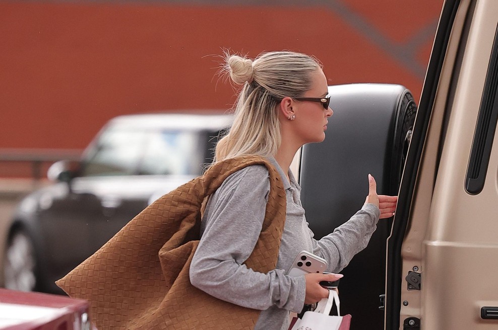 Sivi lasje so postali nov lepotni adut! Ta odtenek je videti tako elegantno (in pristaja tako zrelim kot mlajšim ženskam) (foto: PROFIMEDIA)